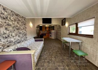 Сдам в аренду 3-ком. квартиру, 70 м2, Ялта, улица Игнатенко, 2