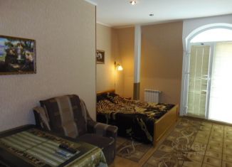 Сдам в аренду однокомнатную квартиру, 35 м2, Ялта, улица Игнатенко, 2