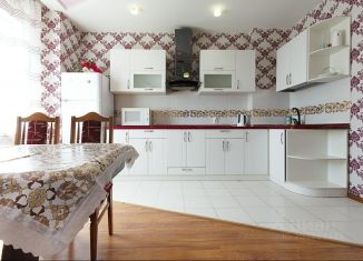 Сдаю двухкомнатную квартиру, 70 м2, Астрахань, площадь Карла Маркса, 3к1