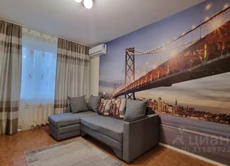 Сдается в аренду 1-комнатная квартира, 37 м2, Псков, улица Байкова, 14