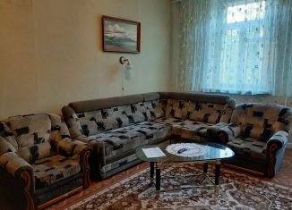 Сдаю 2-комнатную квартиру, 60 м2, Псков, улица Карла Маркса, 20