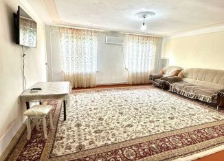 Сдам 3-ком. квартиру, 100 м2, Дербент, улица М. Далгата, 1А