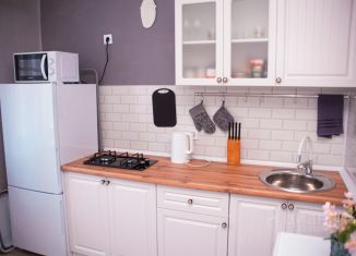 Сдам в аренду 2-ком. квартиру, 59 м2, Чебоксары, проспект Тракторостроителей, 52