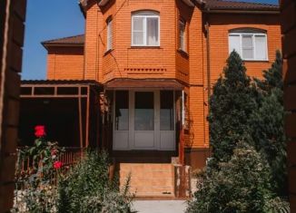 Сдам в аренду дом, 300 м2, Астрахань, улица Адмирала Угрюмова, 12