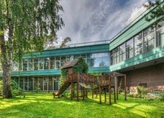 Продам коттедж, 1500 м2, Московская область
