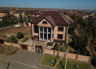 Продаю дом, 600 м2, посёлок Ленина, улица Л. Зыкиной, 18