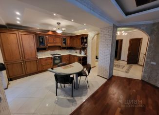 Продаю 3-ком. квартиру, 115 м2, Псков, улица Шестака, 10А