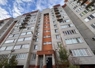 Сдам в аренду 1-комнатную квартиру, 40 м2, Казань, улица Коммунаров, 2