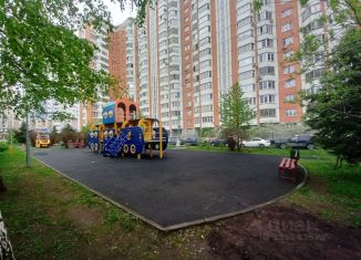 Продается 2-ком. квартира, 64 м2, Москва, проспект Защитников Москвы, 5
