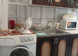 Продается 3-комнатная квартира, 58 м2, Бугуруслан, 3-й микрорайон, 7