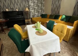 Сдам 3-ком. квартиру, 95 м2, Ростовская область, улица Ленина, 129