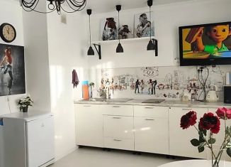 Сдаю в аренду квартиру студию, 30 м2, Тюмень, улица Дмитрия Менделеева, 2, ЖК Кристалл