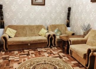 Аренда 2-ком. квартиры, 42 м2, Алушта, улица Энгельса, 2