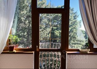 Сдаю в аренду 1-комнатную квартиру, 38 м2, Ялта, улица Дмитриева, 16