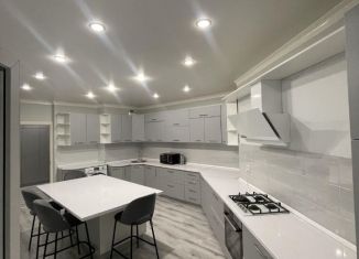 Продается 3-ком. квартира, 90 м2, Ставрополь, улица Пирогова, 5Ак2