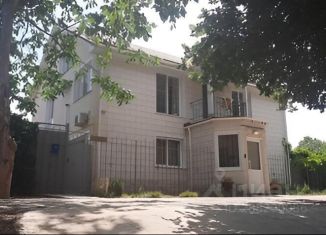 Сдаю в аренду 2-ком. квартиру, 55 м2, Крым, улица Скасси, 1А