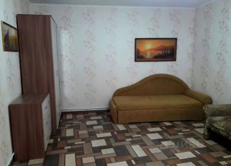 Сдаю двухкомнатную квартиру, 50 м2, Алушта, улица Ленина, 3