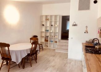Сдам в аренду 1-ком. квартиру, 45 м2, Евпатория, улица Пушкина, 41