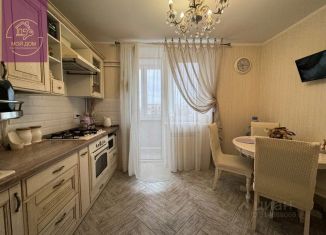 Продам 3-комнатную квартиру, 65.2 м2, Евпатория, проспект Победы, 30