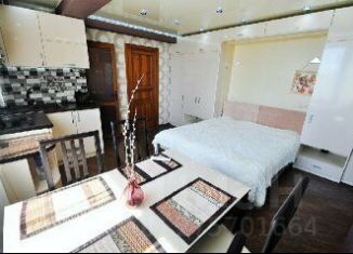 Сдам в аренду 1-ком. квартиру, 33 м2, Ялта, улица Дмитриева, 15