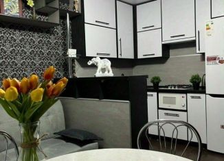 Сдам в аренду 1-комнатную квартиру, 45 м2, Камышин, 6-й микрорайон, 8
