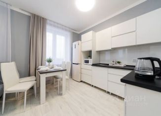 Сдаю в аренду 2-ком. квартиру, 70 м2, Пермь, улица Малкова, 12, Дзержинский район