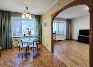 Продажа 3-ком. квартиры, 83.5 м2, Санкт-Петербург, улица Типанова, 34к2, метро Проспект Славы