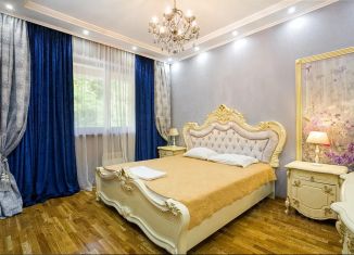 Аренда 2-ком. квартиры, 90 м2, посёлок городского типа Гурзуф, улица Строителей, 3