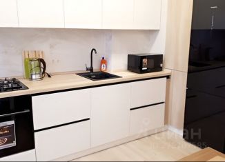 Сдаю однокомнатную квартиру, 50 м2, Калининград, улица 9 Апреля, 88А