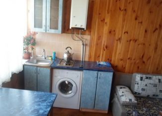 Сдается в аренду однокомнатная квартира, 30 м2, Алушта, улица Урицкого, 4