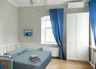 Сдам в аренду однокомнатную квартиру, 20 м2, Феодосия, улица Шмидта, 10