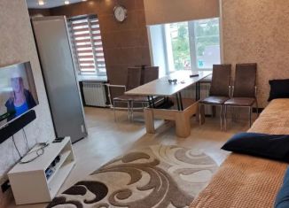 Сдается в аренду 4-комнатная квартира, 61 м2, поселок городского типа Шерегеш, улица Гагарина, 6