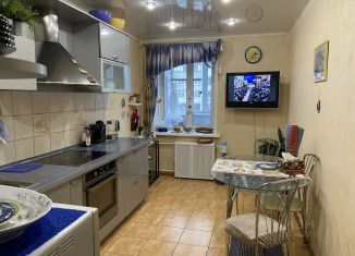 Продаю 3-комнатную квартиру, 65 м2, Курск, улица Гагарина, 4, Сеймский округ