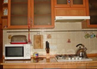 Аренда двухкомнатной квартиры, 50 м2, Алушта, улица Энгельса, 4Б