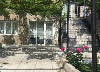 Сдается в аренду дом, 150 м2, Ялта, улица Ветеранов, 10