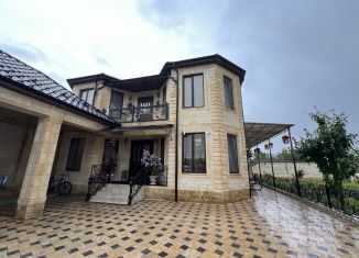 Продаю дом, 240 м2, Кабардино-Балкария, улица Братьев Дышековых, 1Е