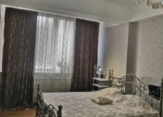 Сдаю 2-ком. квартиру, 70 м2, Дагестан, улица Сальмана, 65А