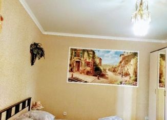Сдается в аренду 1-комнатная квартира, 50 м2, Астрахань, улица Полякова, 18, Ленинский район