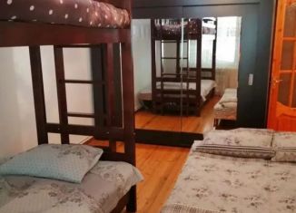 Сдается в аренду трехкомнатная квартира, 80 м2, Дагестан, улица М. Далгата, 1