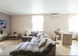Сдается в аренду четырехкомнатная квартира, 160 м2, Казань, улица Карла Маркса, 53А