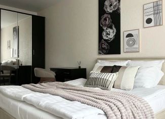 Сдам в аренду 2-ком. квартиру, 70 м2, Воронеж, улица 9 Января, 68/2к2