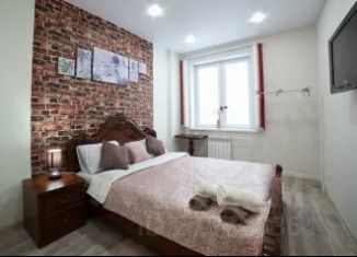 Сдается двухкомнатная квартира, 60 м2, Бердск, улица Карла Маркса, 1/1