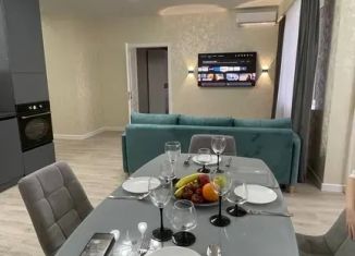 Сдам 3-комнатную квартиру, 80 м2, Дагестан, улица Сальмана, 100Б
