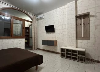 Сдаю в аренду комнату, 25 м2, Алушта, улица Карла Маркса, 56