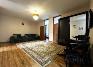 Сдам 3-комнатную квартиру, 90 м2, Махачкала, проспект Расула Гамзатова, 97Б