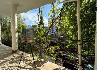 Сдаю в аренду комнату, 35 м2, Алушта, улица Карла Маркса, 56