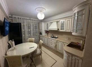 Сдаю в аренду двухкомнатную квартиру, 80 м2, Махачкала, проспект Гамидова, 49к8