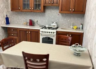 Сдается в аренду 2-комнатная квартира, 95 м2, Дагестан, улица Байрамова, 83/4