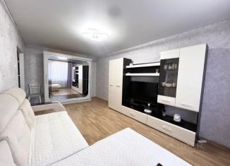 Продаю 2-ком. квартиру, 50.5 м2, Энгельс, микрорайон Энгельс-1, 79