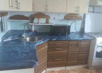 Сдаю двухкомнатную квартиру, 56 м2, Мценск, микрорайон Коммаш, 8